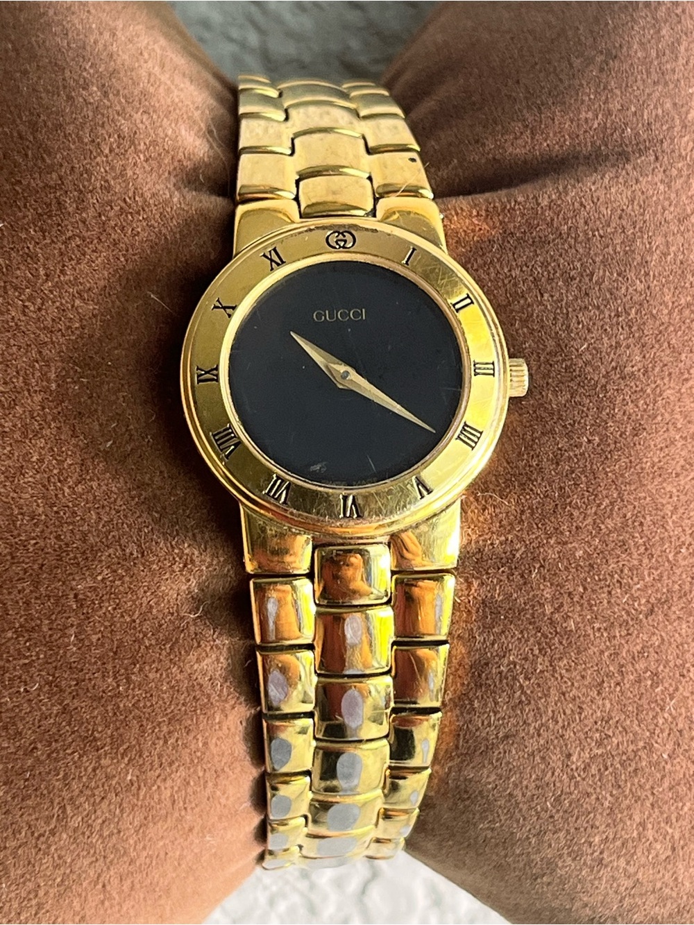 GUCCI 3300.2.L gold plated BLACK DIAL ladies watch ladies watch.